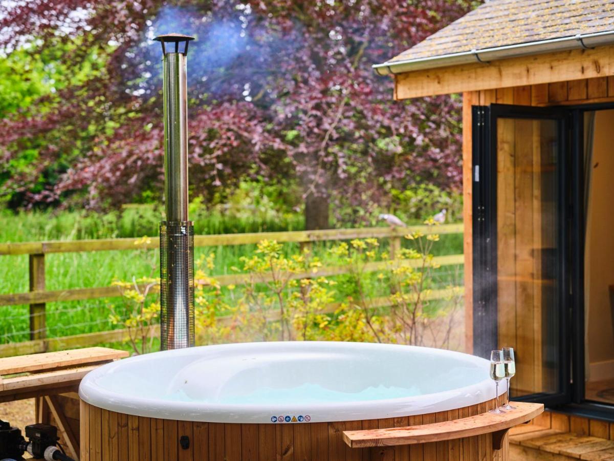 The Weeping Willow Bury St. Edmunds Екстер'єр фото